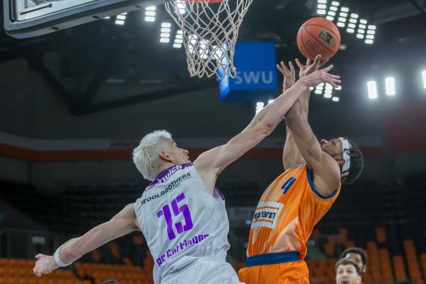 防守稳固为 防守稳固为