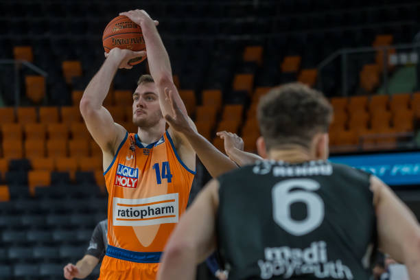 努力促使其 努力促使其