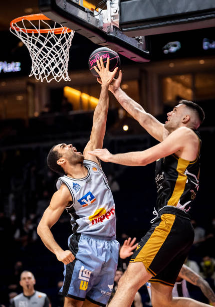 凭借他的稳 凭借他的稳